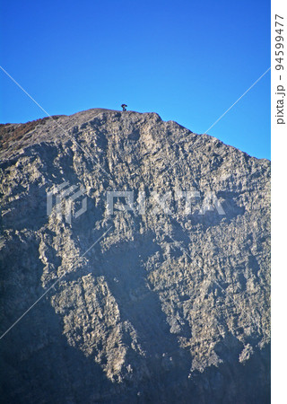 インドネシア、ジャワ島の聖山、ブロモ山 94599477