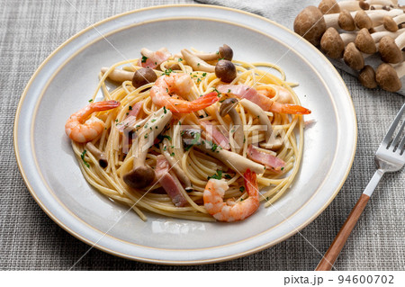 エビときのこのパスタ エビときのこのパスタ 94600702