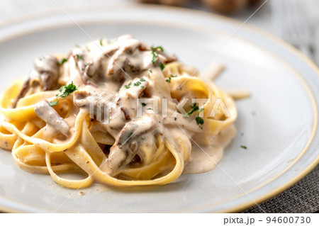 きのこのクリームパスタ 94600730