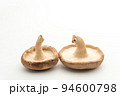 裏返した椎茸（白バック）コピースペース 94600798