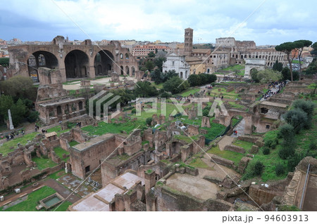 イタリア ローマ フォロ・ロマーノ  94603913