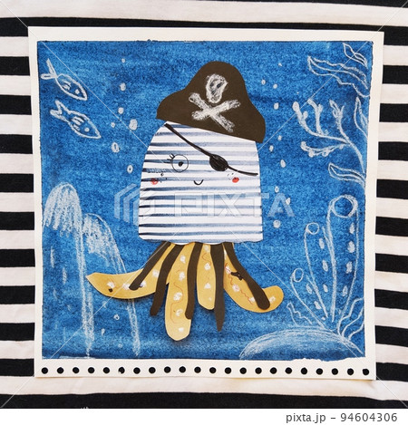 Art craft for kids, how to make cute sea jellyfish from paper, paper collage workshop, paper cut diy project. Flat lay top view. Kids picture, art hobby. Painting with pencil. Artists workshop. 94604306