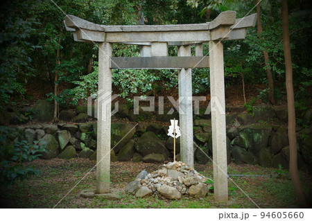 蚕ノ社(木嶋神社)の三柱鳥居 蚕ノ社(木嶋神社)の三柱鳥居 94605660