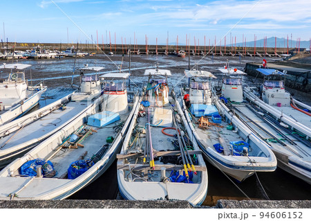 船が泥に座る干潟の港 有明海の長部田漁港(熊本県県宇土市) 船が泥に座る干潟の港 有明海の長部田漁港(熊本県県宇土市) 94606152
