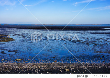 船が泥に座る干潟の港 有明海の長部田漁港(熊本県県宇土市) 船が泥に座る干潟の港 有明海の長部田漁港(熊本県県宇土市) 94606155