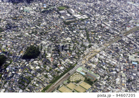 東急東横線の田園調布駅付近を空撮 94607205