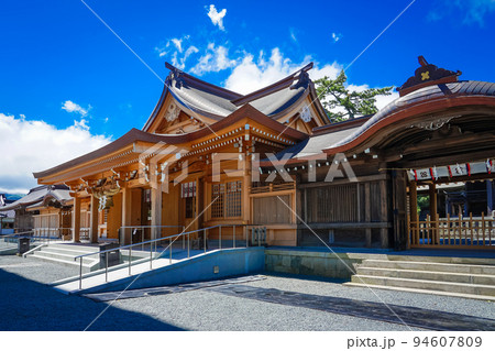 再建復旧工事が進む秋の阿蘇神社（熊本県阿蘇市） 94607809