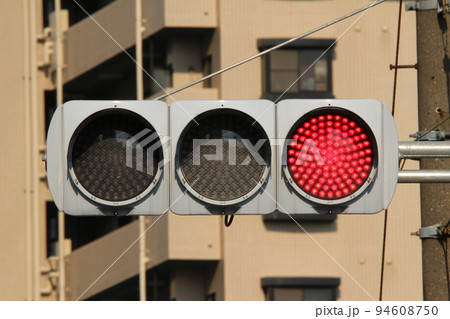 都会のLED信号機 赤信号 都会のLED信号機 赤信号 94608750