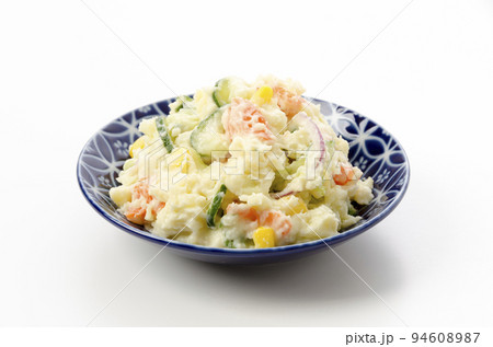 美味しそうなポテトサラダ 94608987