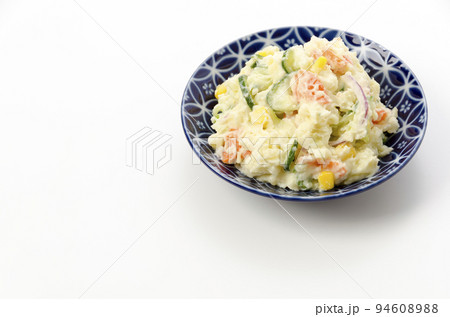 美味しそうなポテトサラダ 94608988