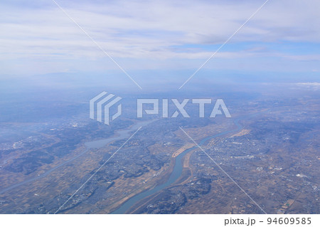 冬の手賀沼と利根川の空撮風景 94609585