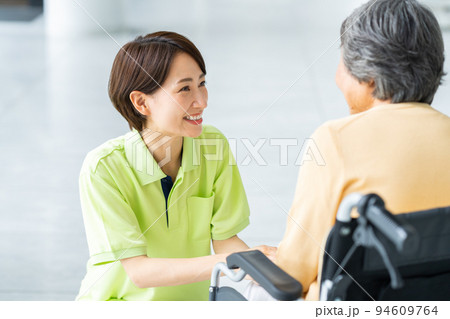 ミドルの介護福祉士 94609764