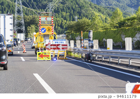 高速道路の工事渋滞 94611179