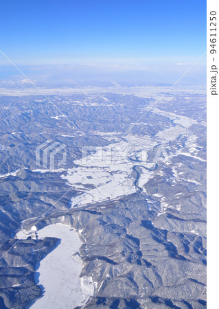 雪景色の北海道の空撮 94611250