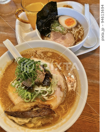 北海道札幌人気店のレバーラーメンとお子様ラーメン 94613694