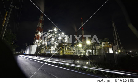 広島県大竹市の三菱ケミカル広島事業所（旧三菱レイヨン大竹事業所）の工場夜景 94615289