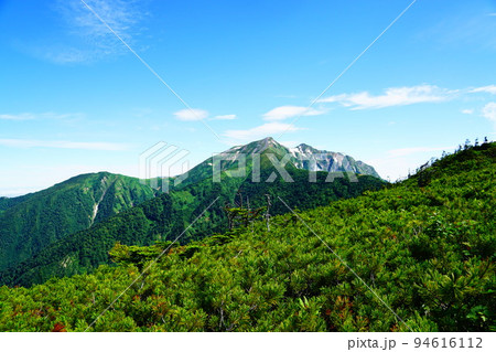 北アルプス　種池山荘付近から見る鹿島槍ヶ岳 94616112