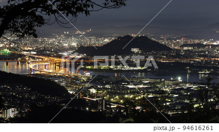 黄金山を含む広島市の夜景、広島市安芸区の愛宕神社から撮影 黄金山を含む広島市の夜景、広島市安芸区の愛宕神社から撮影 94616261