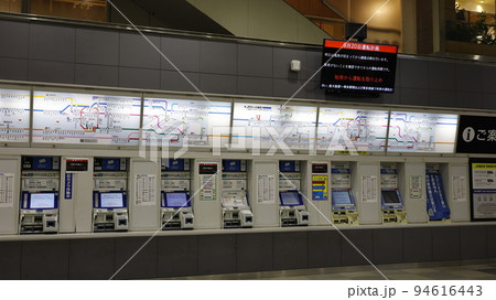 台風14号の影響で計画運休を決めたことを示す案内表示がされ、閑散としたJR天王寺駅 台風14号の影響で計画運休を決めたことを示す案内表示がされ、閑散としたJR天王寺駅 94616443