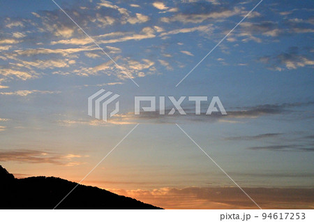 夕暮れ時の空 夕暮れ時の空 94617253