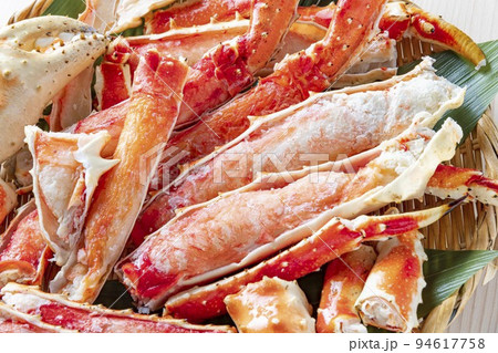 新鮮で美味しい豪快なタラバガニ 新鮮で美味しい豪快なタラバガニ 94617758