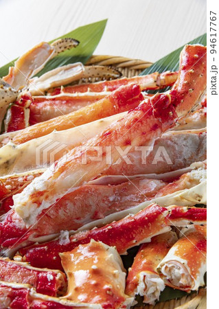 新鮮で美味しい豪快なタラバガニ 新鮮で美味しい豪快なタラバガニ 94617767
