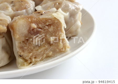 シュウマイの断面 94619415