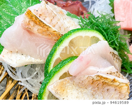 脂がのったノドグロの刺身 94619589