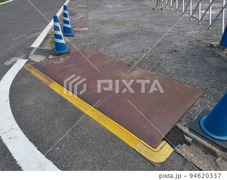 敷鉄板による乗入部養生 94620337