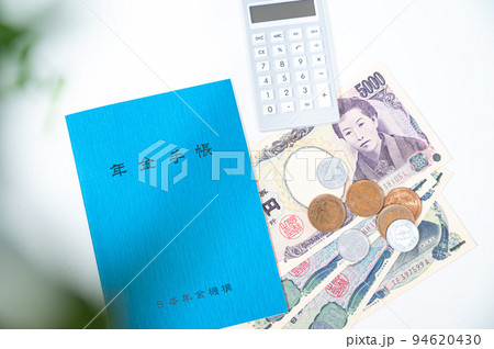 年金手帳_白背景 年金手帳_白背景 94620430