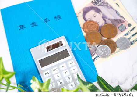 年金手帳_白背景 94620536