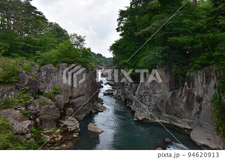 東北 岩手県一関の 厳美渓 周辺の 風景 東北 岩手県一関の 厳美渓 周辺の 風景 94620913