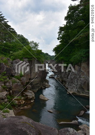 東北 岩手県一関の 厳美渓 周辺の 風景 東北 岩手県一関の 厳美渓 周辺の 風景 94620916