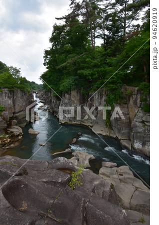 東北 岩手県一関の 厳美渓 周辺の 風景 東北 岩手県一関の 厳美渓 周辺の 風景 94620919