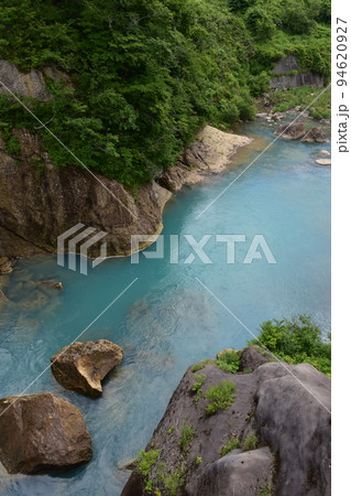 東北 岩手県一関の 厳美渓 周辺の 風景 東北 岩手県一関の 厳美渓 周辺の 風景 94620927