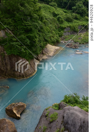 東北 岩手県一関の 厳美渓 周辺の 風景 東北 岩手県一関の 厳美渓 周辺の 風景 94620928