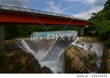 東北　岩手県一関の　厳美渓　周辺の　風景 94620949