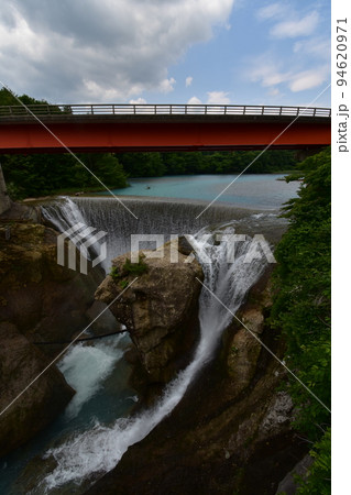 東北 岩手県一関の 厳美渓 周辺の 風景 東北 岩手県一関の 厳美渓 周辺の 風景 94620971