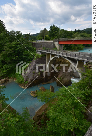 東北　岩手県一関の　厳美渓　周辺の　風景 94620980
