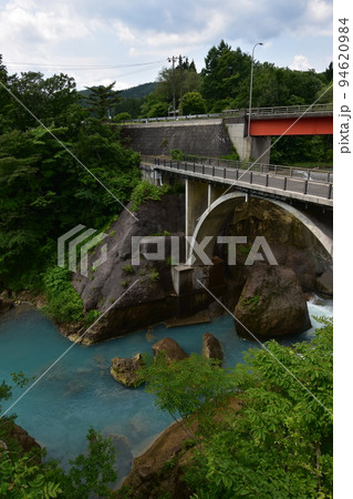 東北 岩手県一関の 厳美渓 周辺の 風景 東北 岩手県一関の 厳美渓 周辺の 風景 94620984
