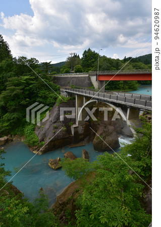 東北 岩手県一関の 厳美渓 周辺の 風景 東北 岩手県一関の 厳美渓 周辺の 風景 94620987