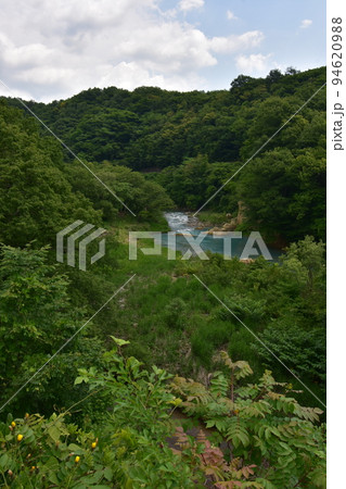 東北　岩手県一関の　厳美渓　周辺の　風景 94620988