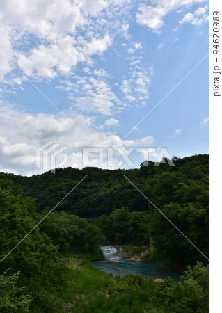 東北 岩手県一関の 厳美渓 周辺の 風景 東北 岩手県一関の 厳美渓 周辺の 風景 94620989