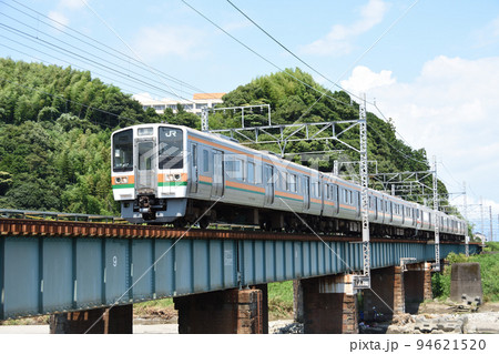 興津川橋梁を渡る 211系 313系普通列車 94621520