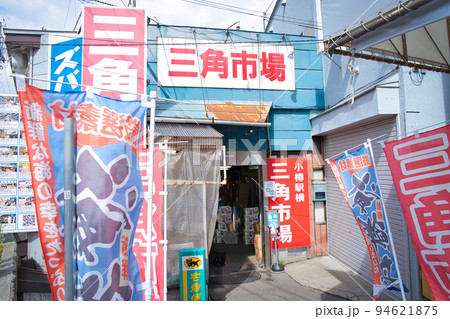 小樽駅前の三角市場 94621875