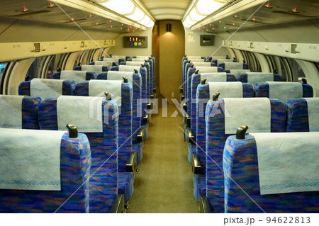 E217系　グリーン車2階の車内 94622813