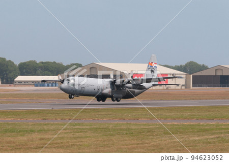 オランダ空軍C-130H輸送機100周年記念塗装機離陸 オランダ空軍C-130H輸送機100周年記念塗装機離陸 94623052