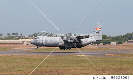オランダ空軍C-130H輸送機100周年記念塗装機離陸 オランダ空軍C-130H輸送機100周年記念塗装機離陸 94623065