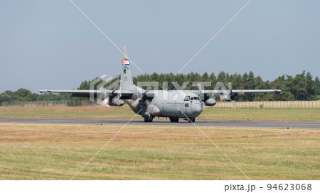 オランダ空軍C-130H輸送機100周年記念塗装機タキシング オランダ空軍C-130H輸送機100周年記念塗装機タキシング 94623068