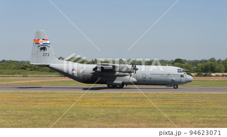 オランダ空軍C-130H輸送機100周年記念塗装機タキシング オランダ空軍C-130H輸送機100周年記念塗装機タキシング 94623071